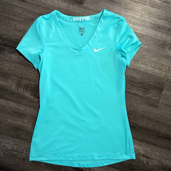 Nike Pro tShirt - Picture 1 of 2